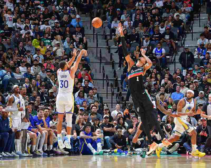 媒體人:庫里和UA的矛盾看起來比想象中大 中國品牌加油追一把?