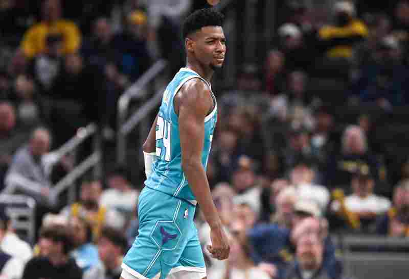 復(fù)出狀態(tài)不錯!布蘭登·米勒快攻中接球展翅翱翔 起飛暴扣