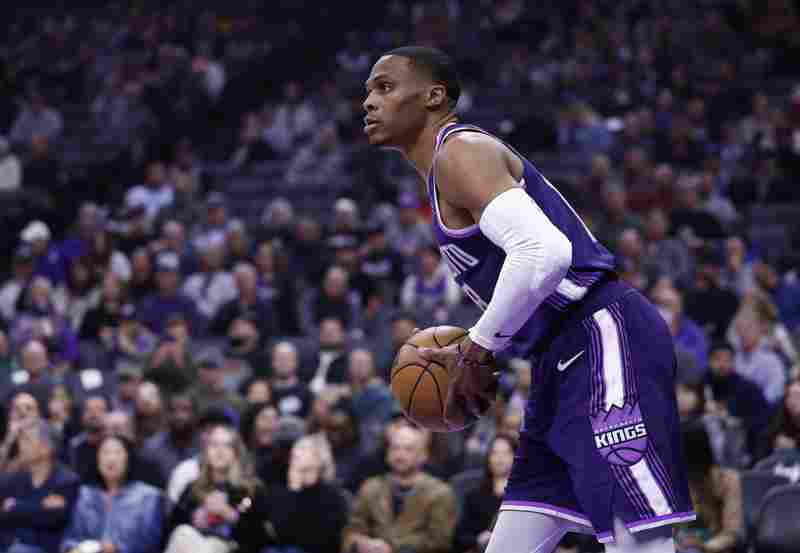 還差一個(gè)籃板!威少發(fā)邊線球助攻拉文上籃得手 已砍14分9板10助