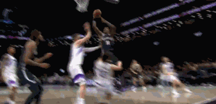 愿無大礙!曼恩上籃重摔倒地 堅持罰完球返回更衣室接受治療