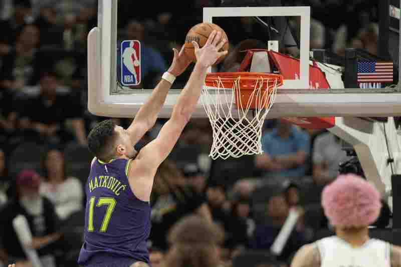 隨便起飛就是扣！馬特科維奇再度上演空接單手重扣 打停森林狼