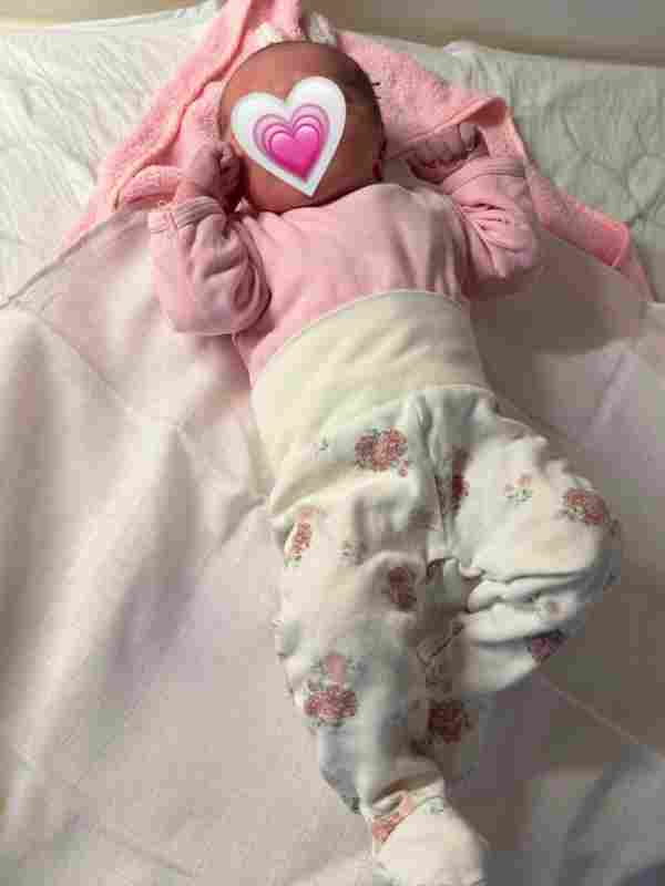 改名字了嗎?東契奇曬新出生二女兒的照片:奧莉維亞??